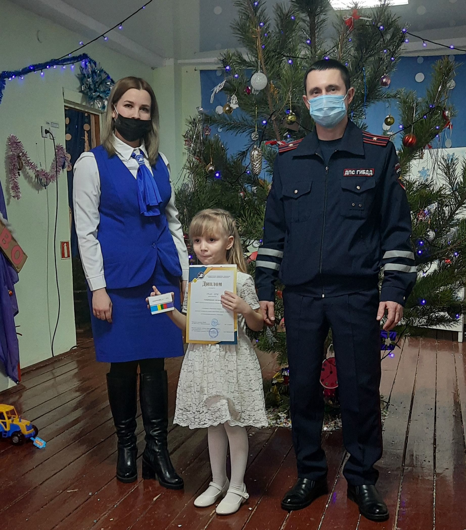 Верхнеуслонская ГИБДД наградила победителей новогоднего конкурса
