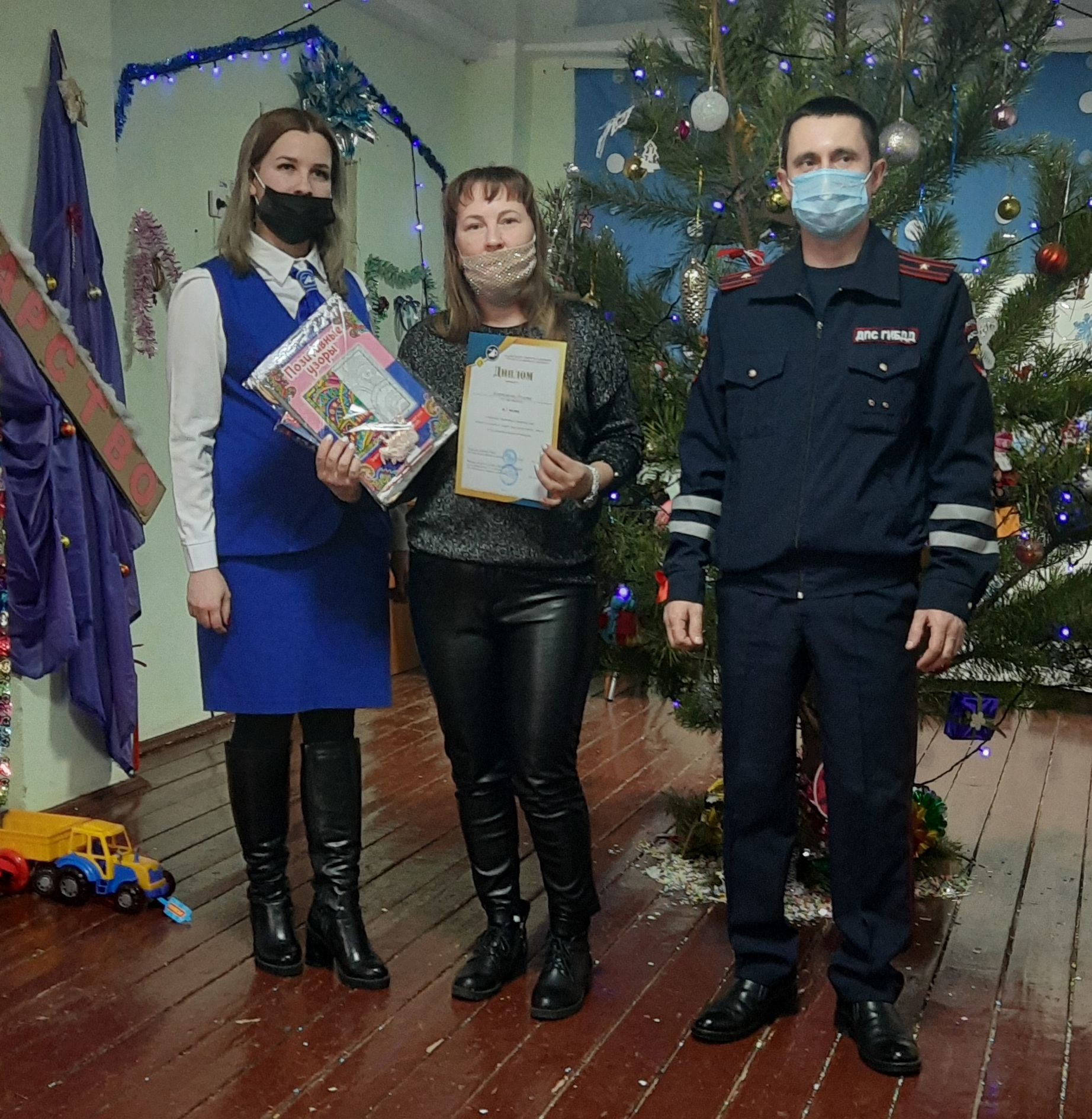 Верхнеуслонская ГИБДД наградила победителей новогоднего конкурса