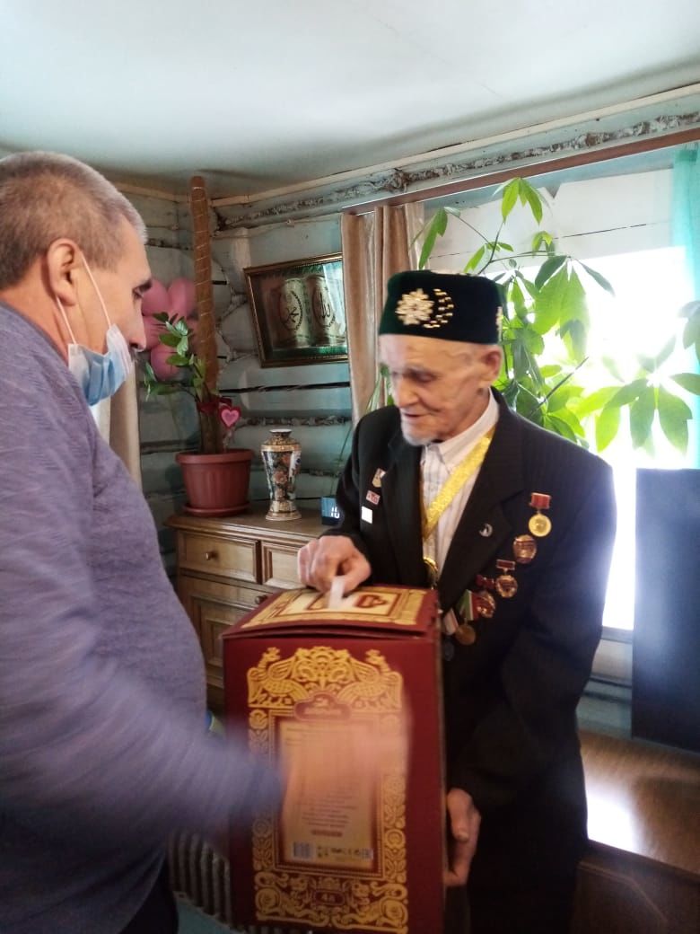 Житель деревни Янга Юл Марат Файзуллин отметил свой 90 летний юбилей