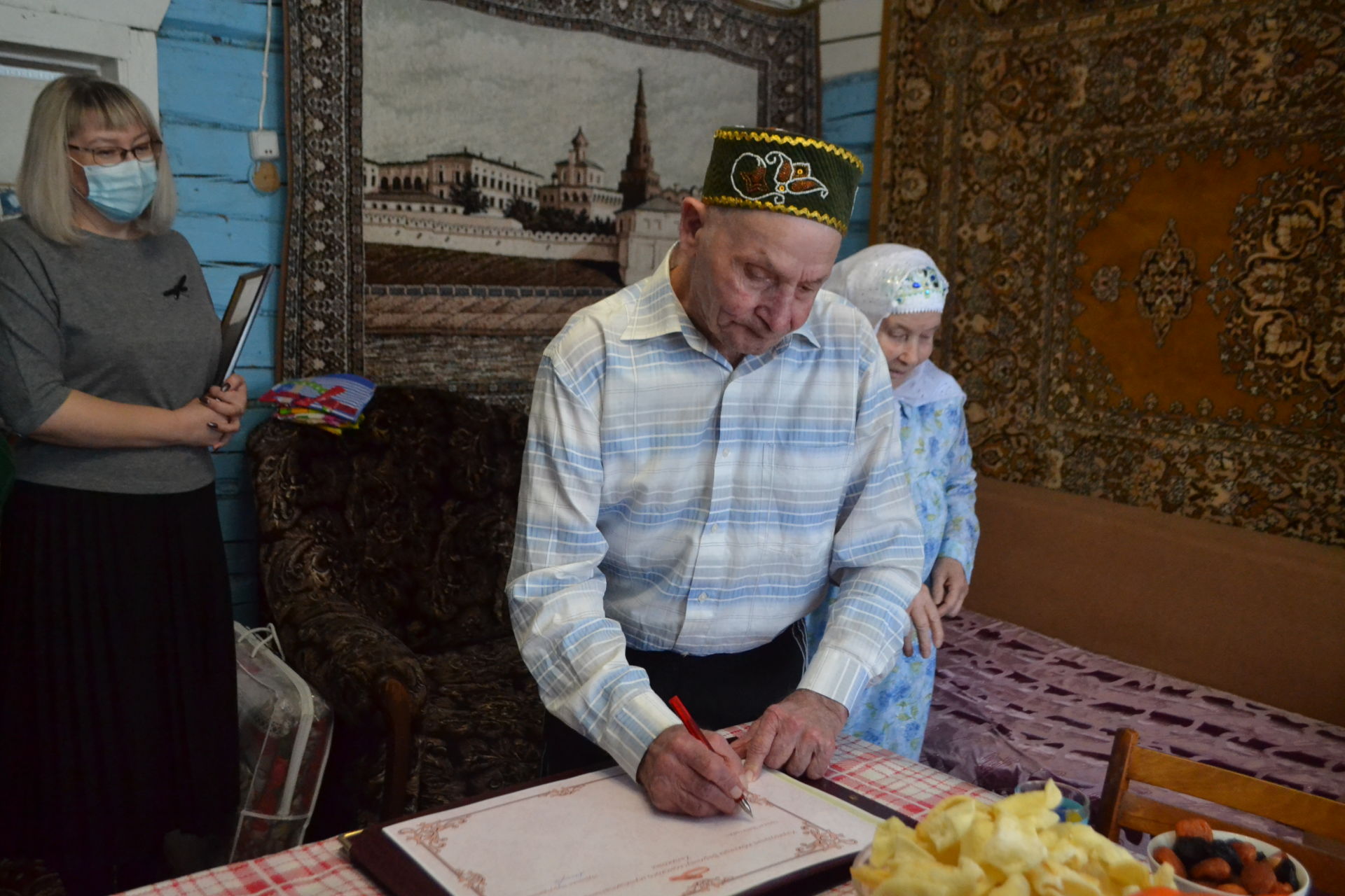 Под изумрудной звездой: супруги Халиковы отметили 55-летний юбилей свадьбы