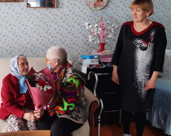 Марат Зиатдинов поздравил с юбилеем очередную долгожительницу Верхнеуслонского района