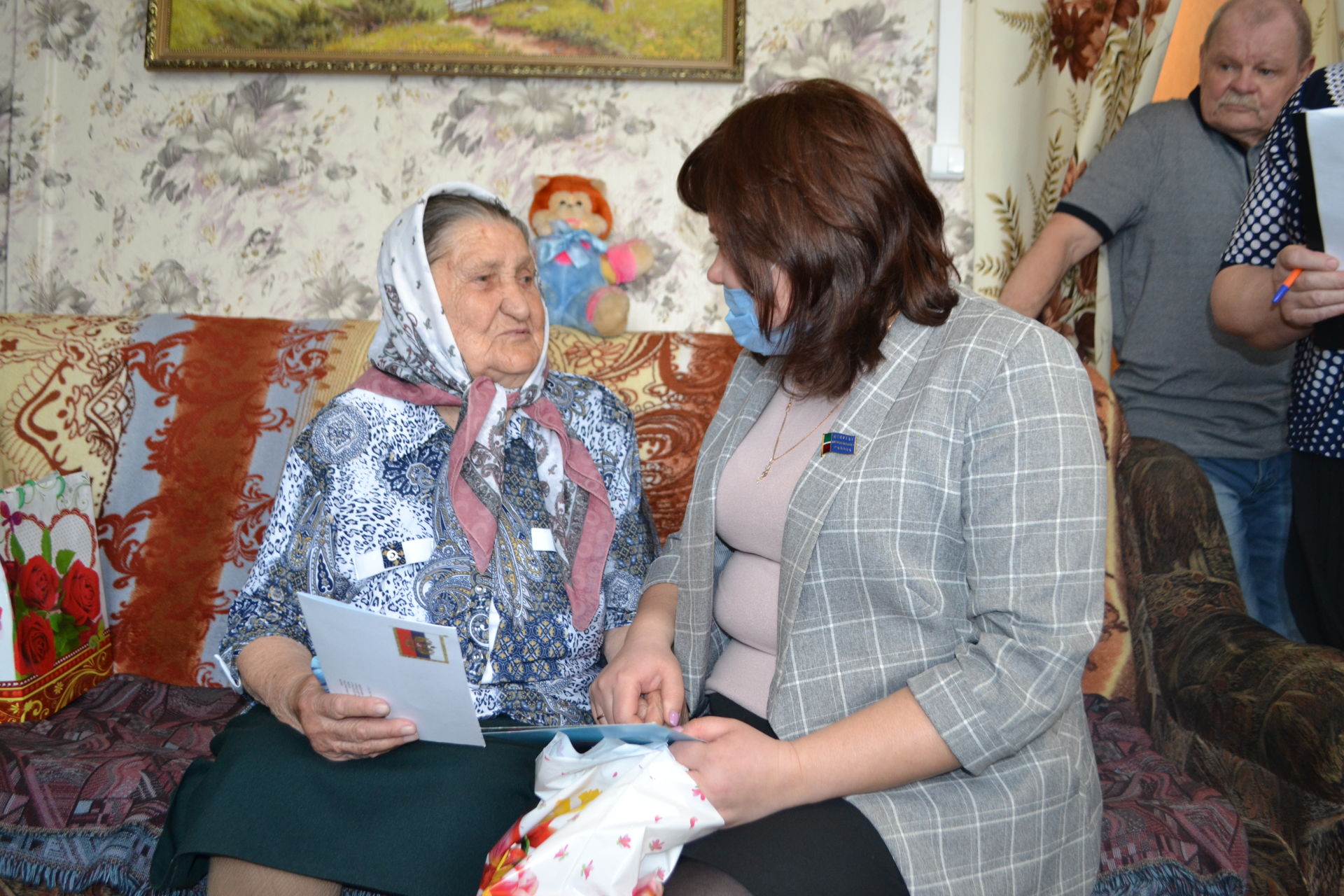 Марат Зиатдинов поздравил с днем рождения очередного долгожителя