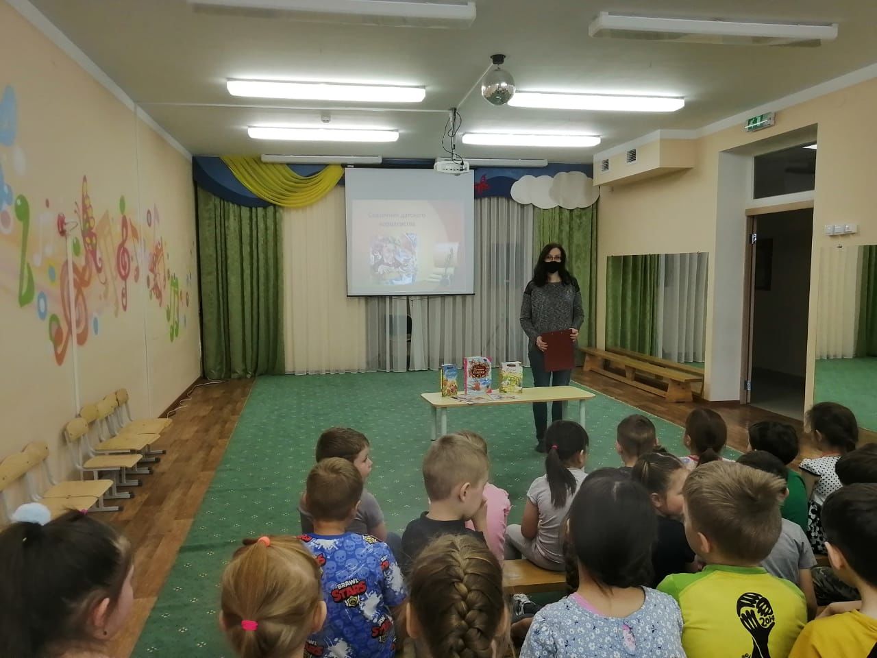 Верхнеуслонские библиотекари пришли в гости к воспитанникам детского сада «Солнышко»