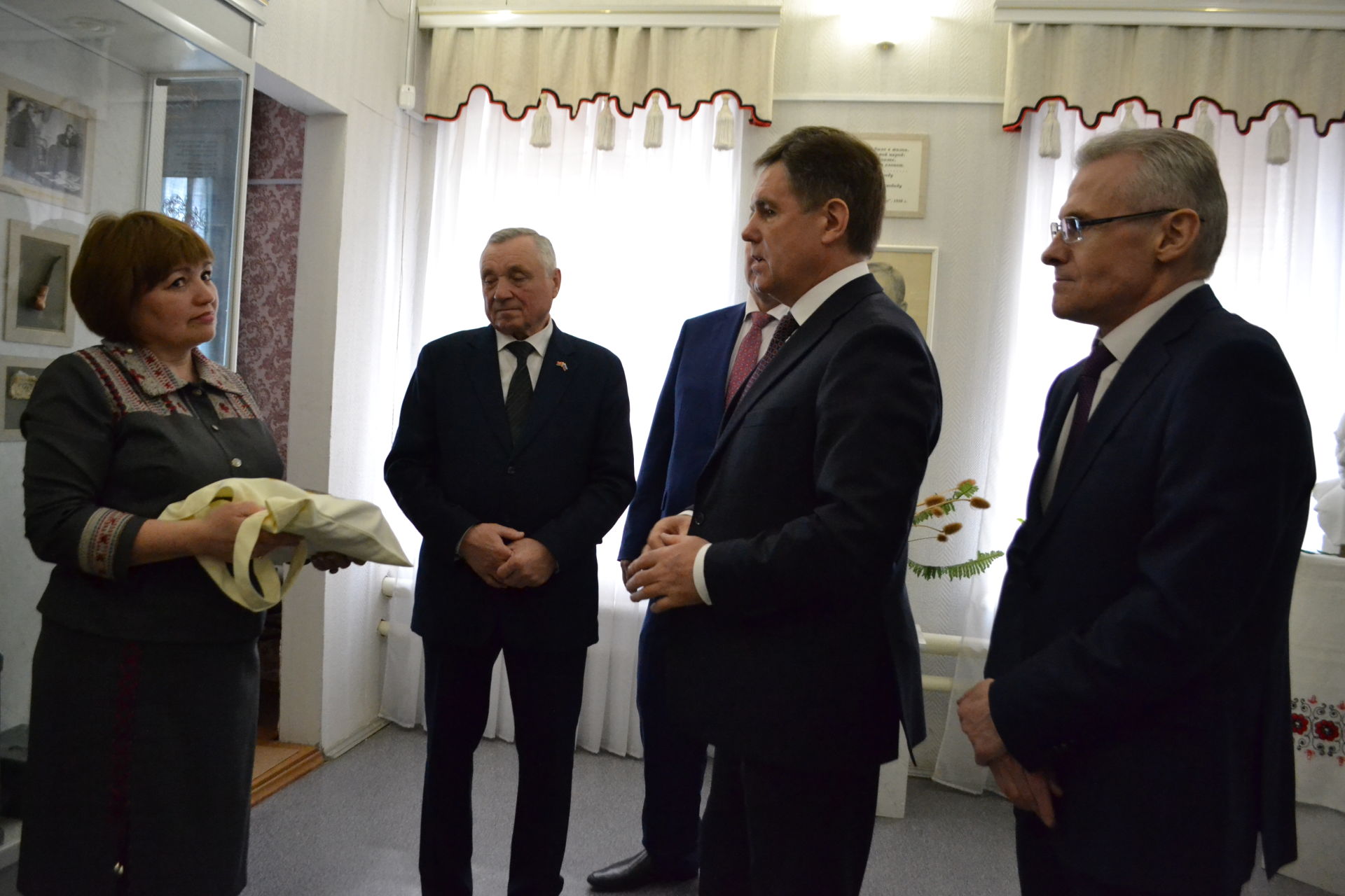 Заместитель премьер-министра Республики Беларусь Игорь Петришенко посетил музей Янки Купалы в Печищах