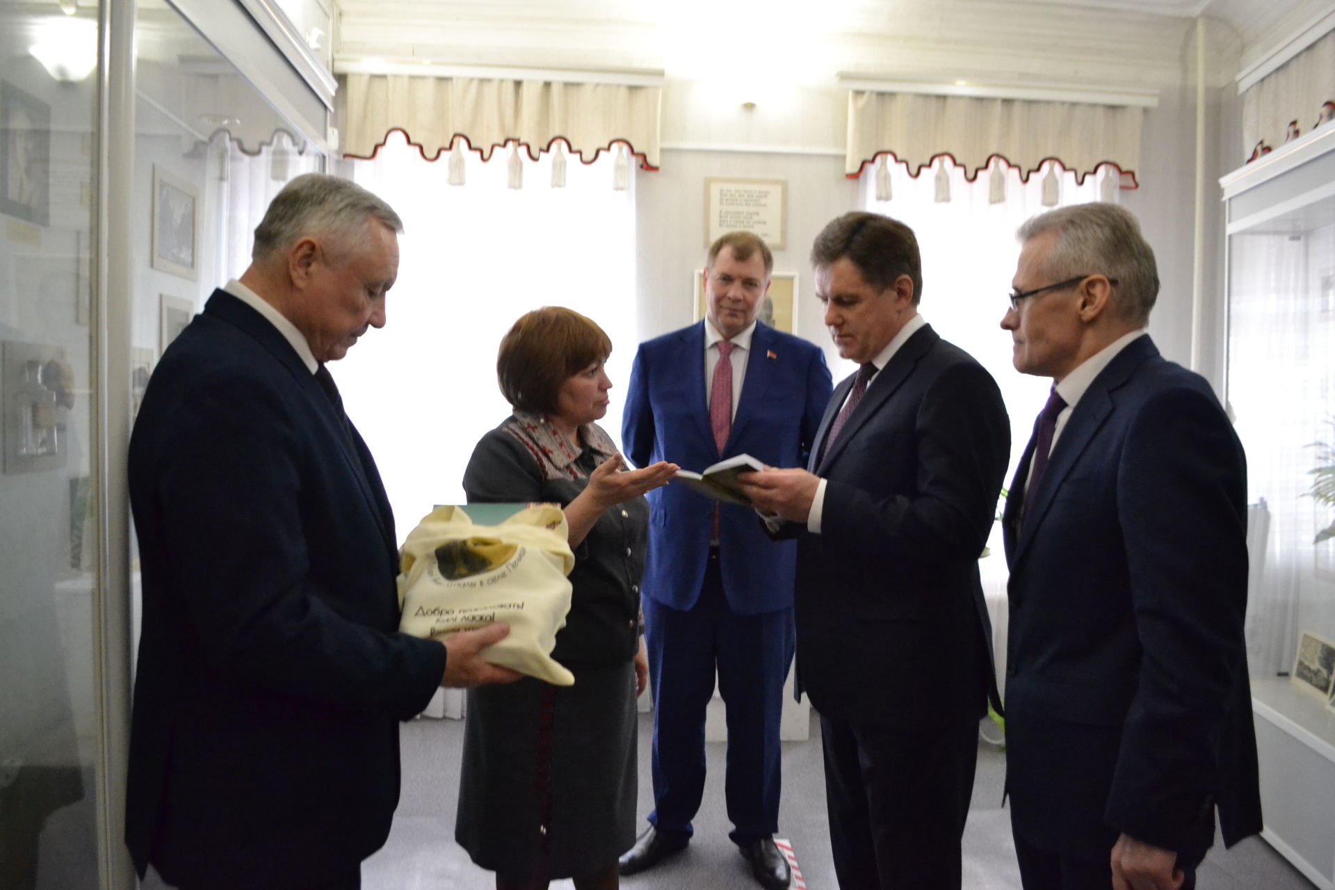Заместитель премьер-министра Республики Беларусь Игорь Петришенко посетил музей Янки Купалы в Печищах