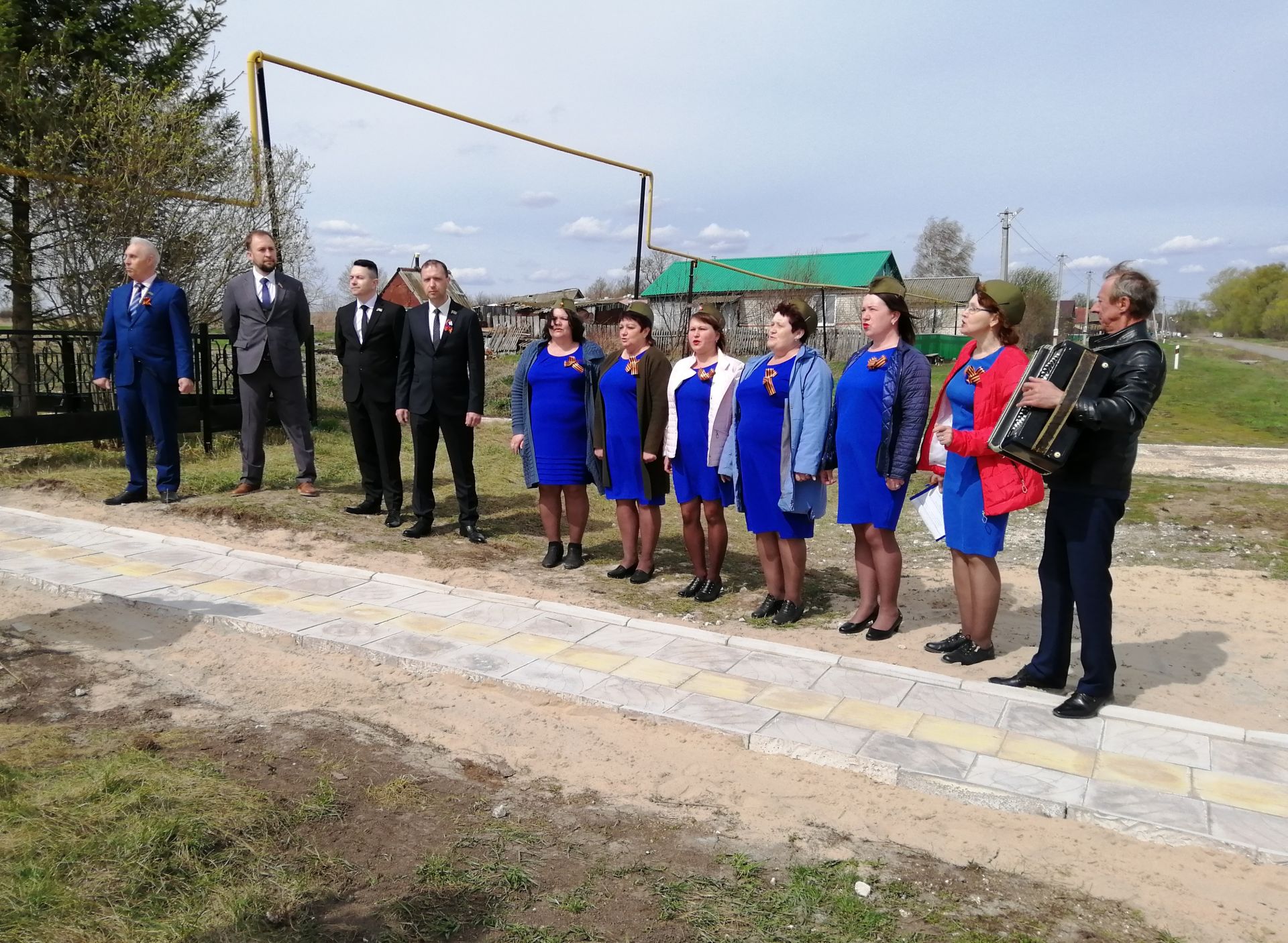 В Уланове открыли памятник павшим воинам