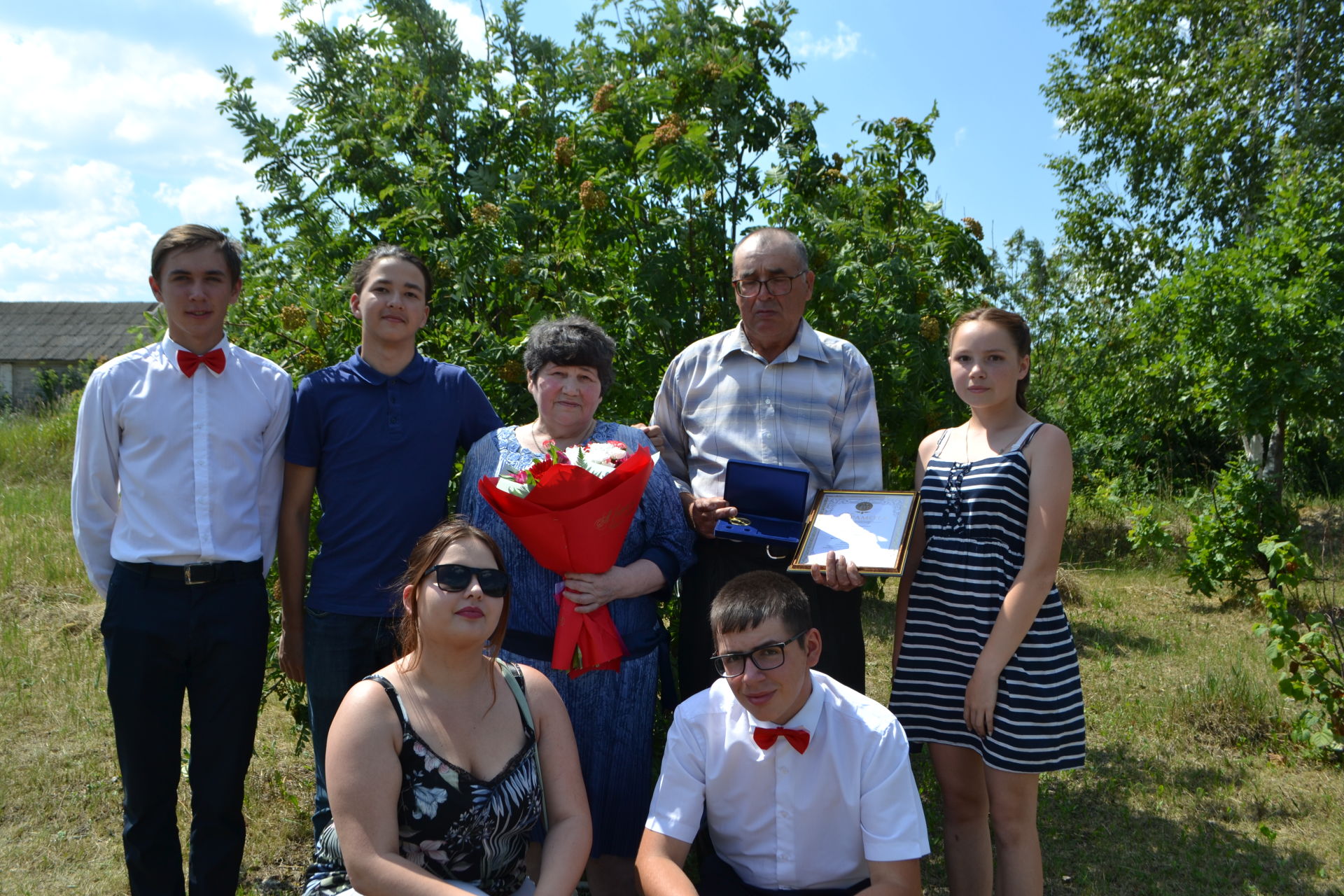 Чету Федоровых из Нижнего Озера поздравили с Днем семьи, любви и верности