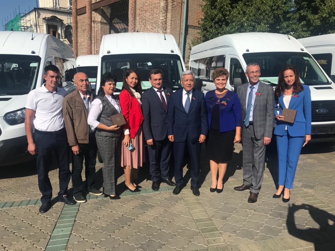 Представительству Ассамблеи народов Татарстана в Верхнеуслонском районе вручили новый автобус