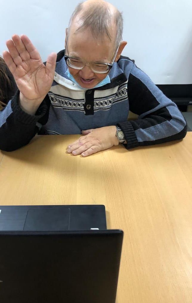 Жители Верхнеуслонского Дома-интерната для престарелых и инвалидов осваивают мобильные устройства