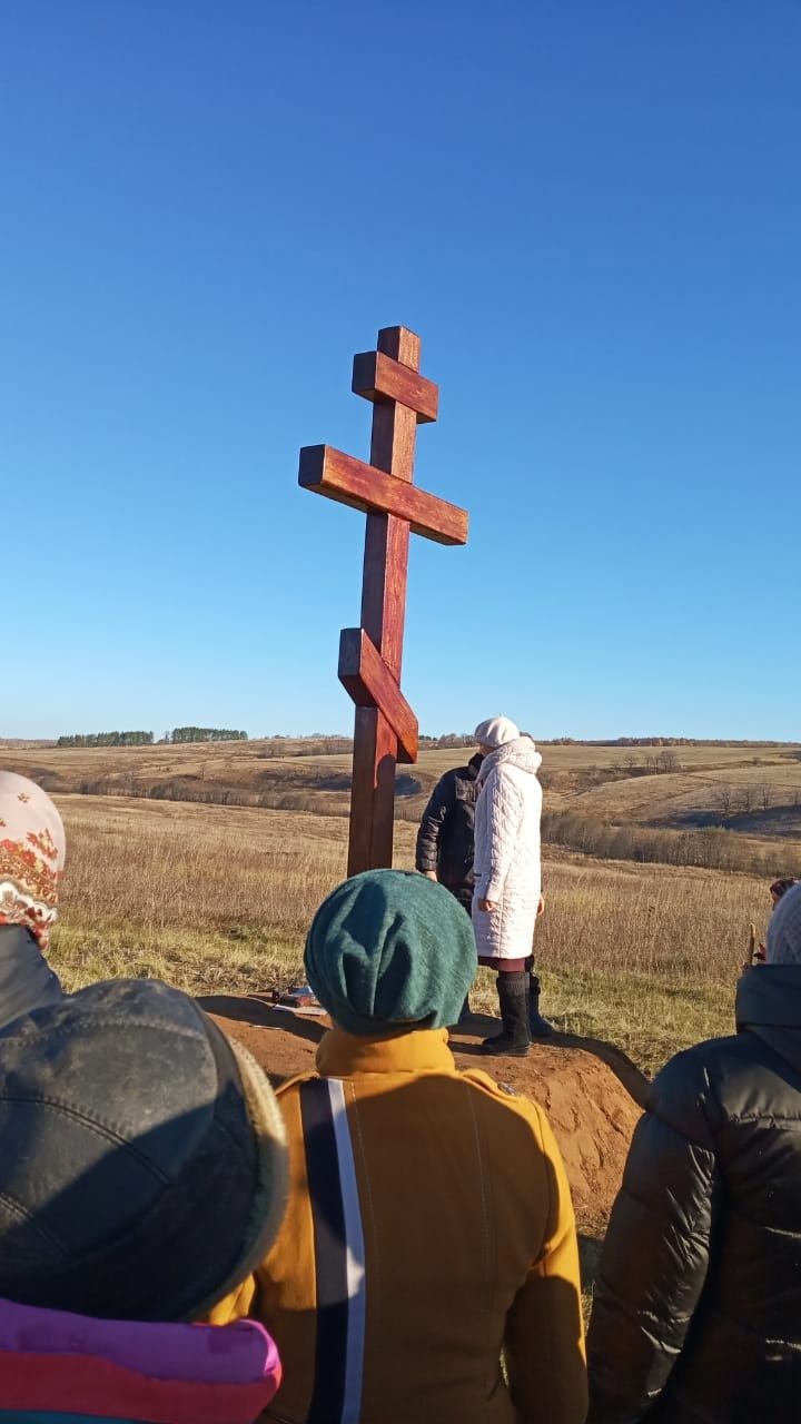 В Канашском поселении установили Поклонный крест