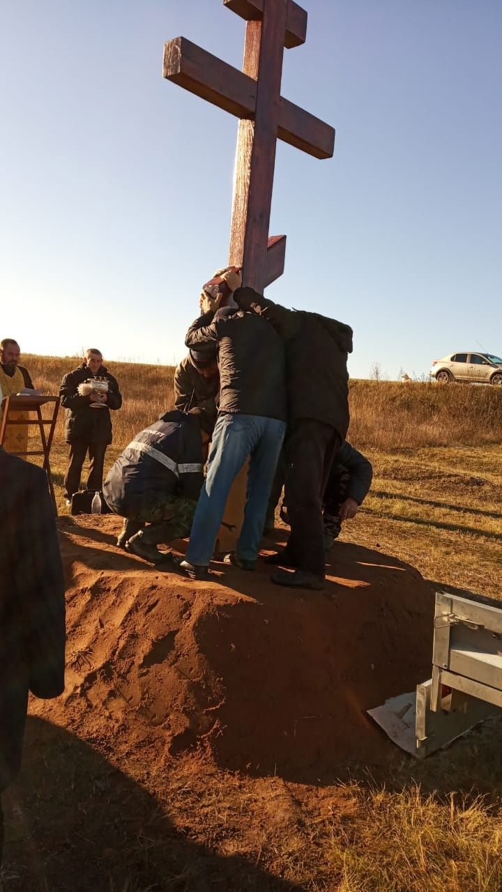 В Канашском поселении установили Поклонный крест