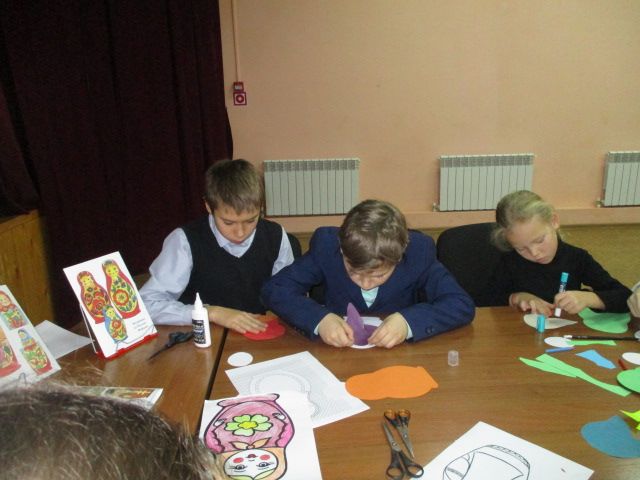 Кильдеевские подростки приняли участие в мастер-классе по изготовлению русской матрешки