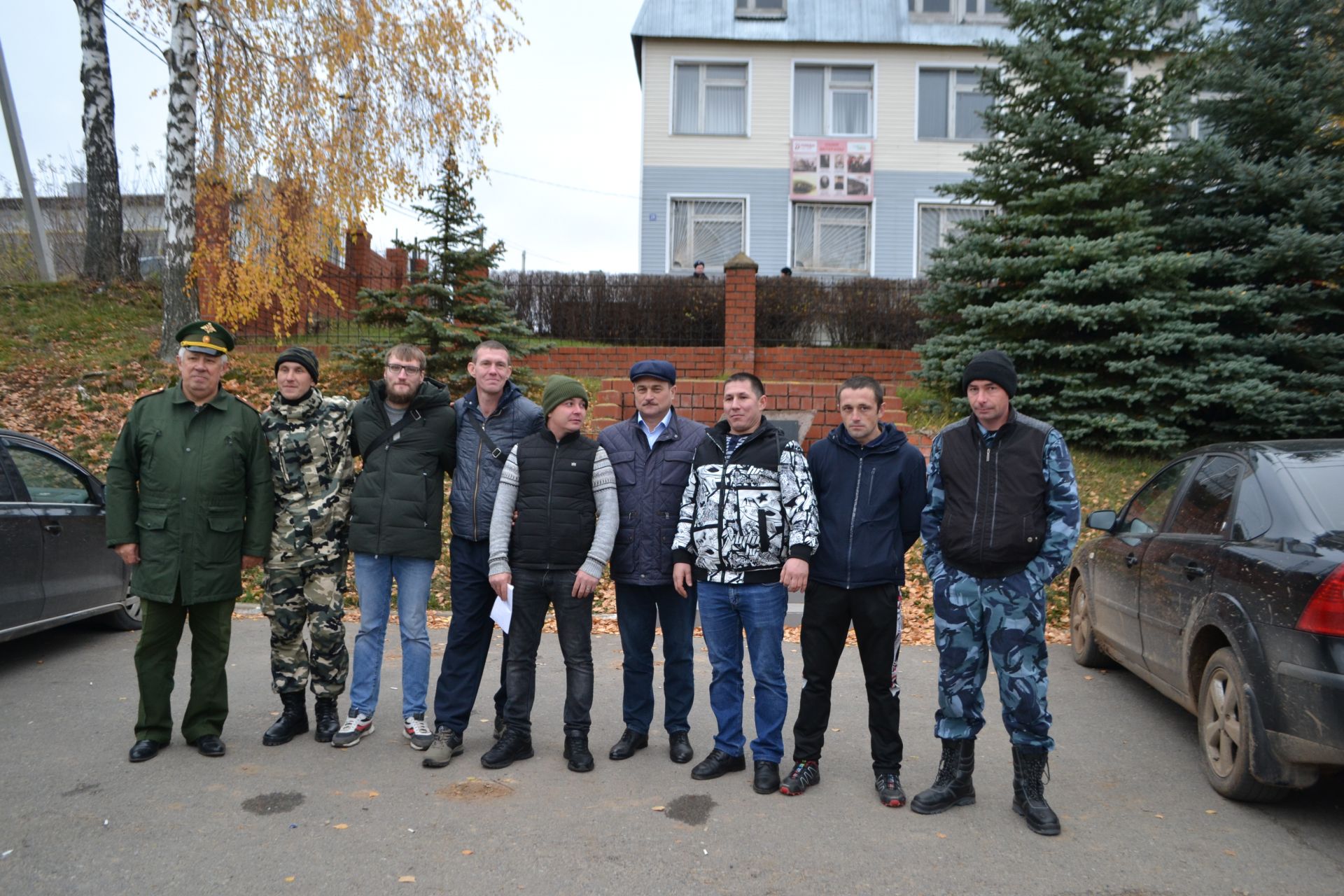 Вас ждут дома: в Верхнеуслонском районе проводили очередную группу мобилизованных