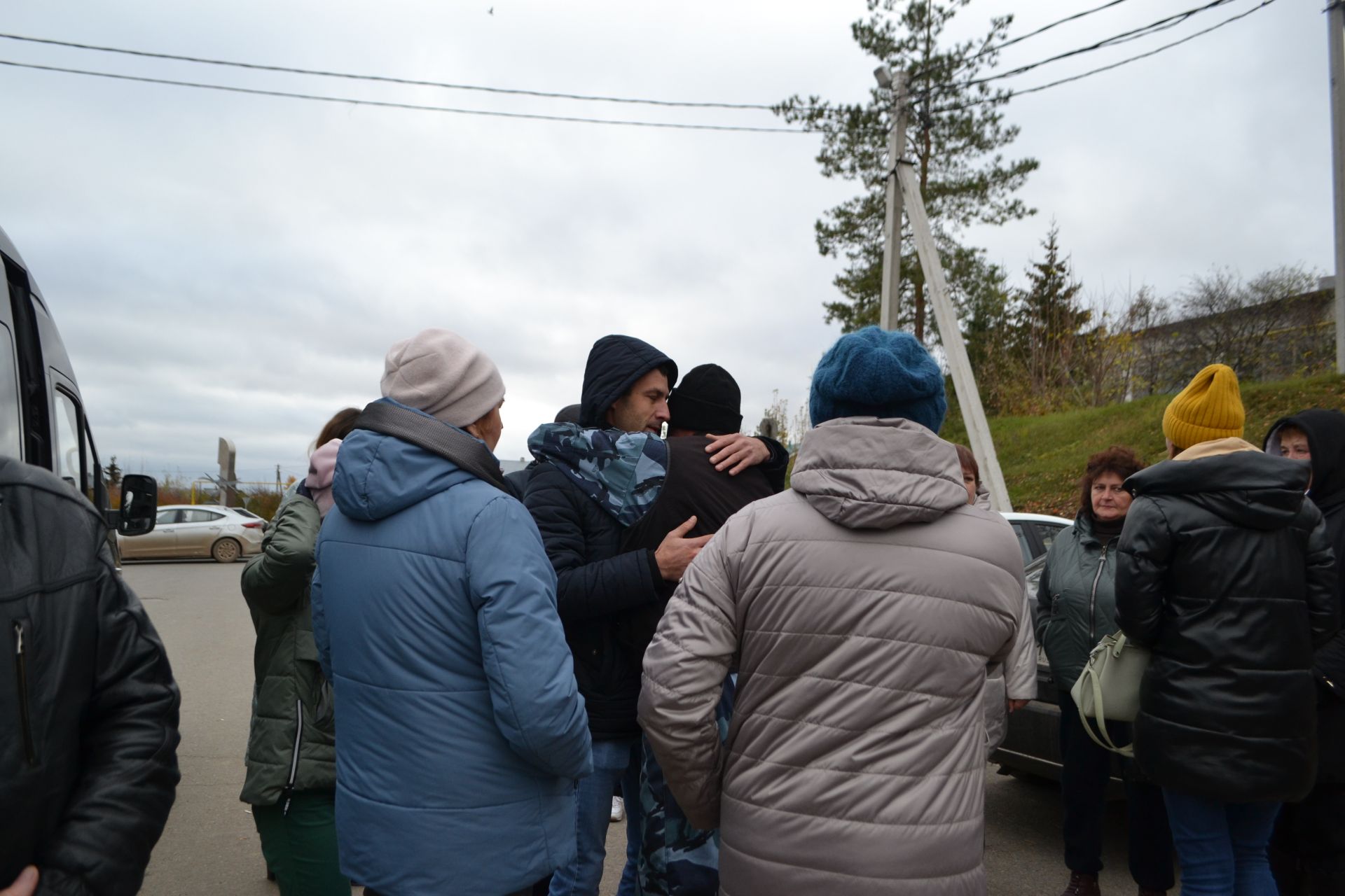 Вас ждут дома: в Верхнеуслонском районе проводили очередную группу мобилизованных