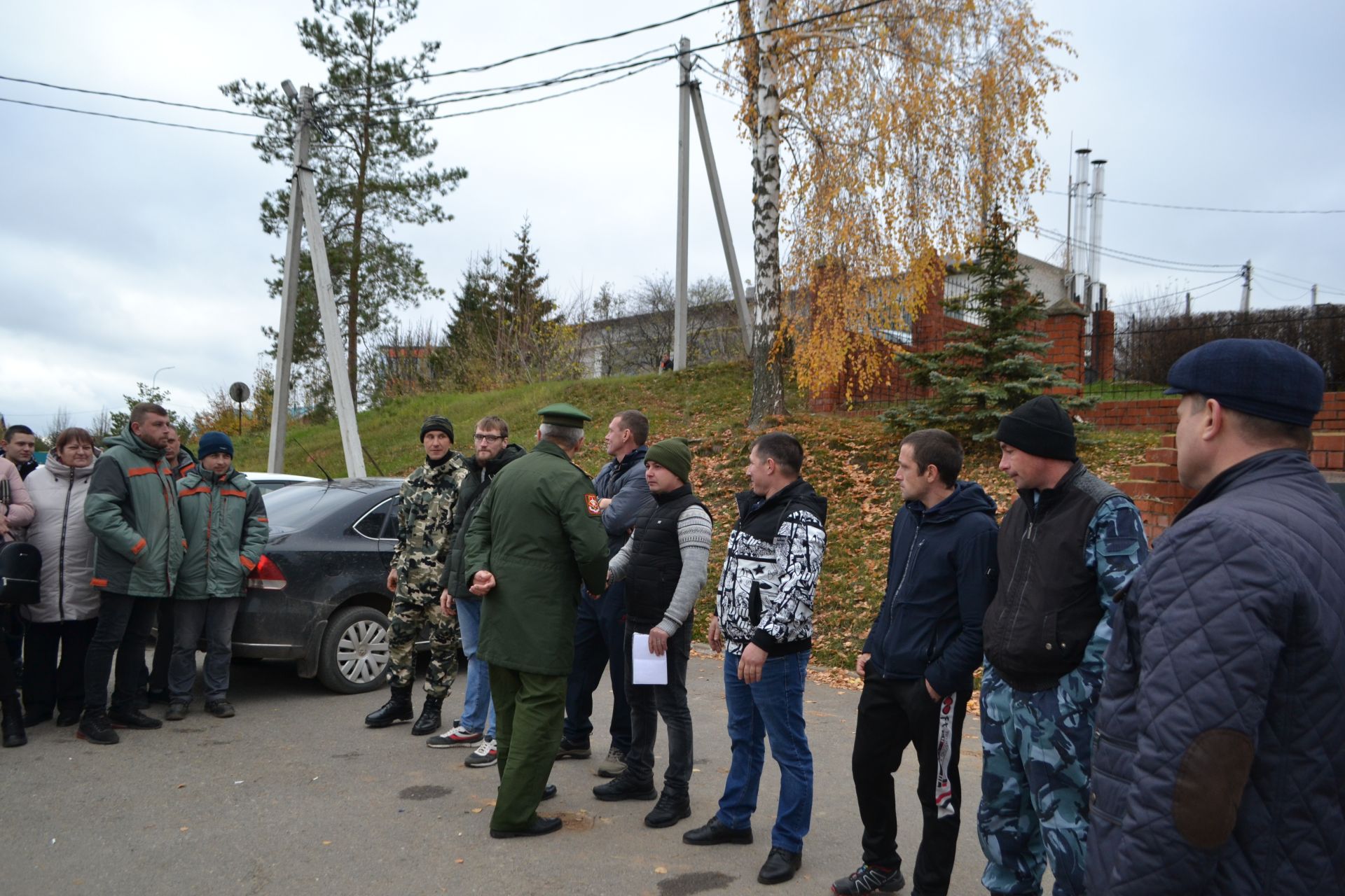 Вас ждут дома: в Верхнеуслонском районе проводили очередную группу мобилизованных