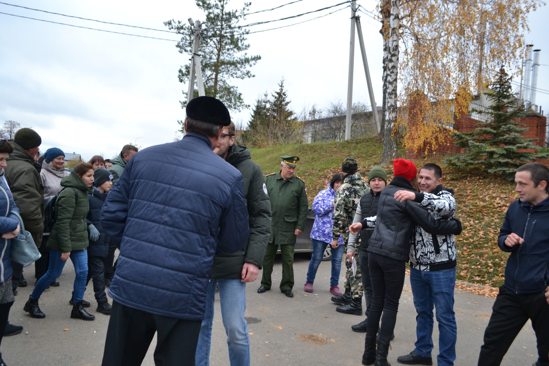 Вас ждут дома: в Верхнеуслонском районе проводили очередную группу мобилизованных