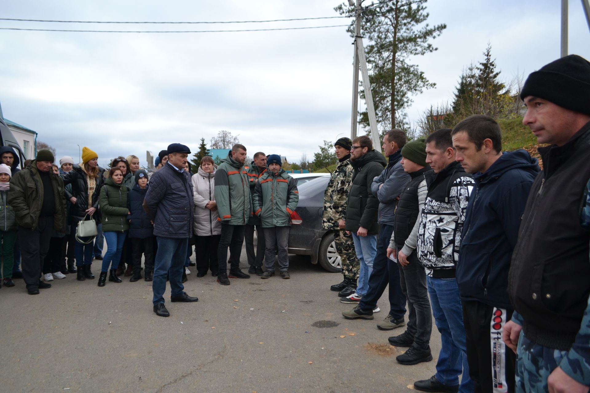 Вас ждут дома: в Верхнеуслонском районе проводили очередную группу мобилизованных