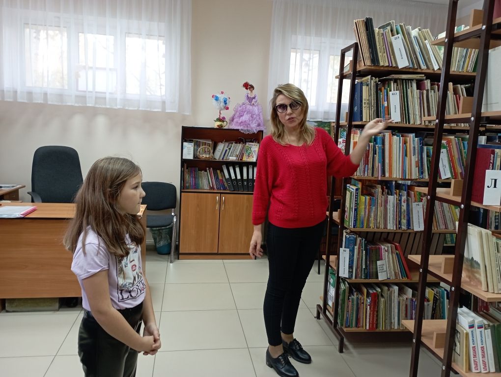 В детской библиотеке Верхнего Услона прошел рум-тур по хранилищу книг