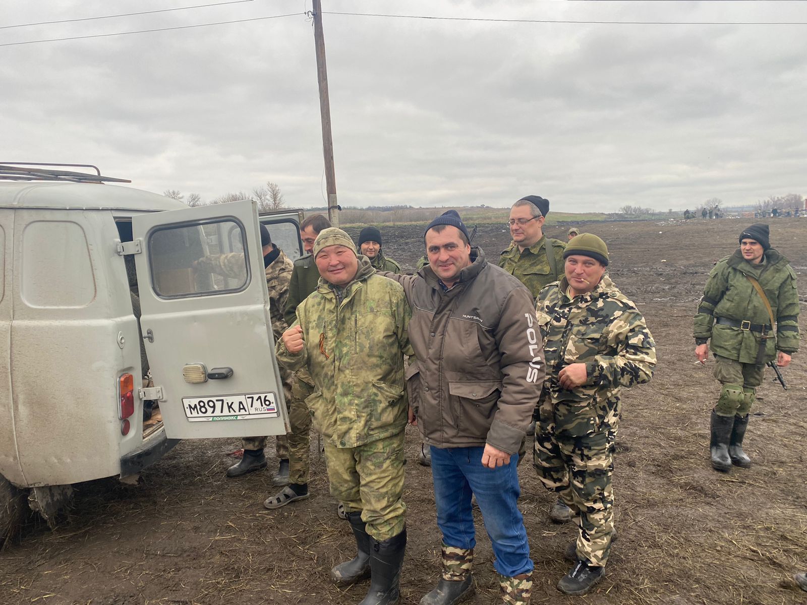 Верхнеуслонцы передали два «УАЗа» для мобилизованных граждан Татарстана