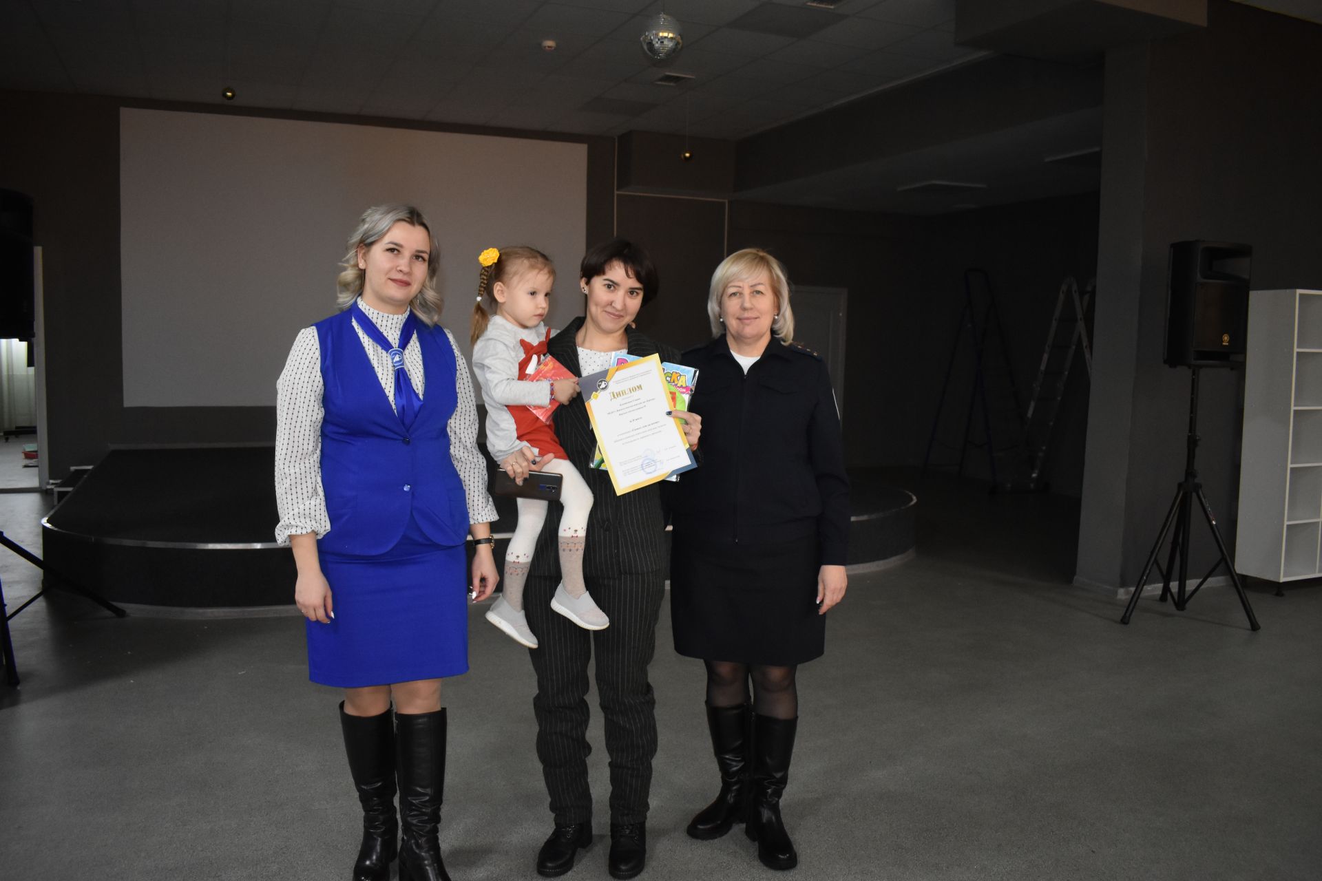 В Верхнем Услоне наградили победителей конкурса поделок на тему безопасности дорожного движения
