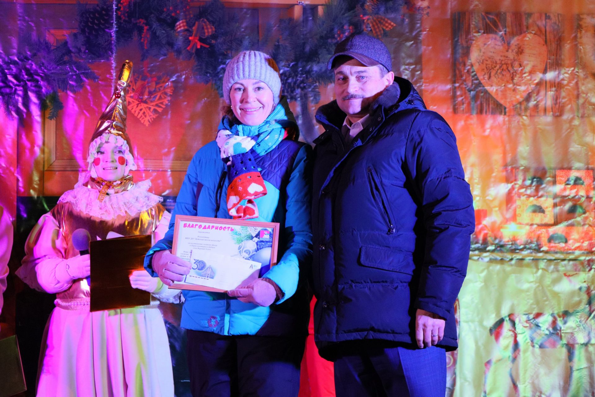 Снежные фигуры Деда Мороза и Снегурочки украсили Парк культуры и отдыха в Верхнем Услоне
