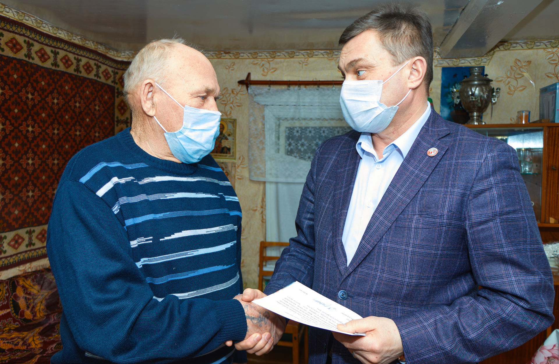 90 лет отметил один из старейших жителей с.Майдан Виктор Нефедов.