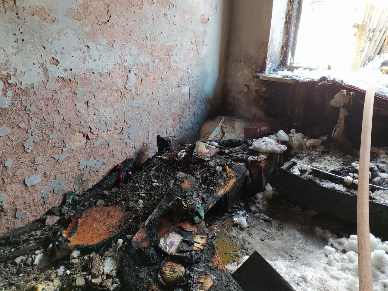 В результате пожара в селе Куралово одна квартира выгорела полностью