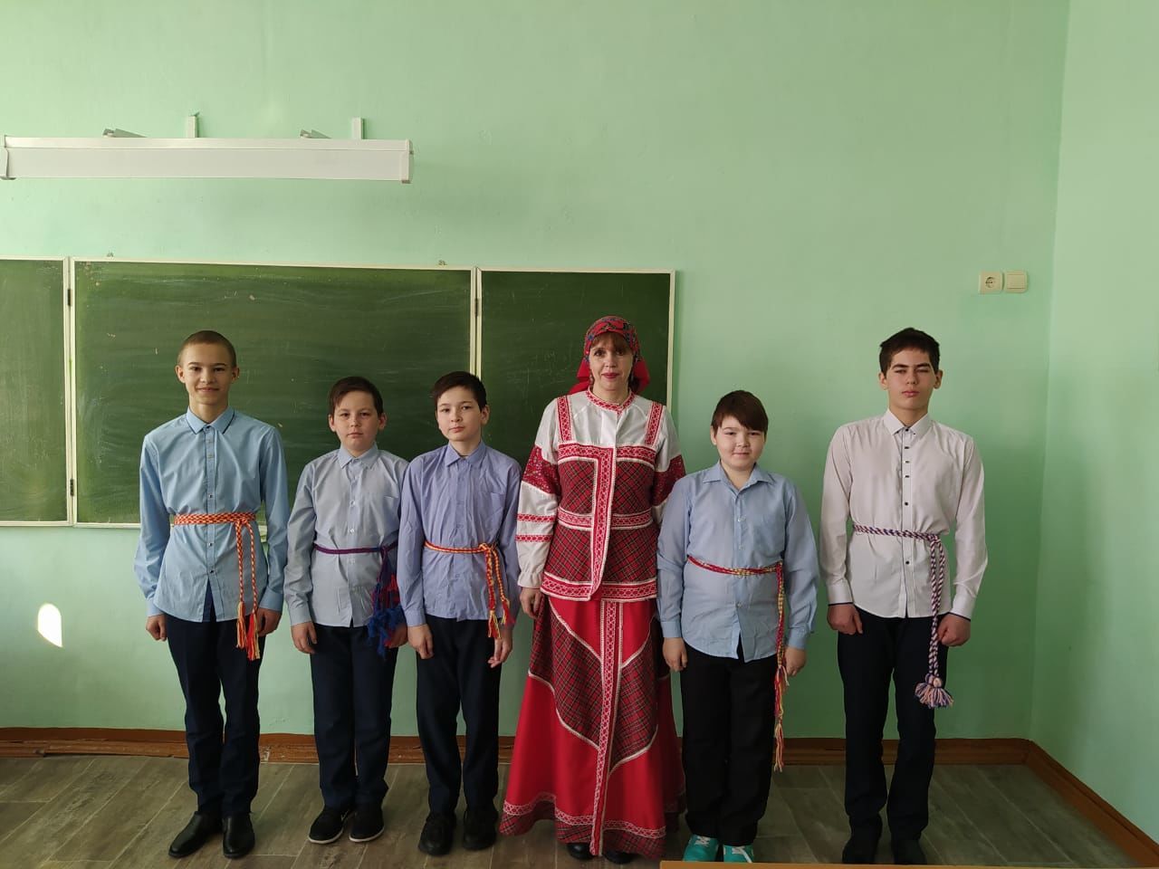 Для макуловских школьников провели экскурс в историю русского костюма