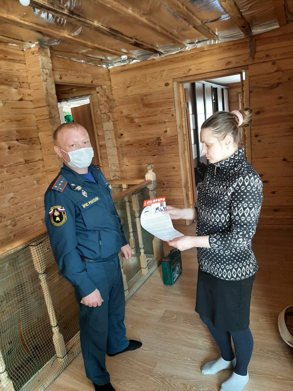 В Введенской Слободе вынужденным переселенцам из ДНР установили в доме пожарный извещатель