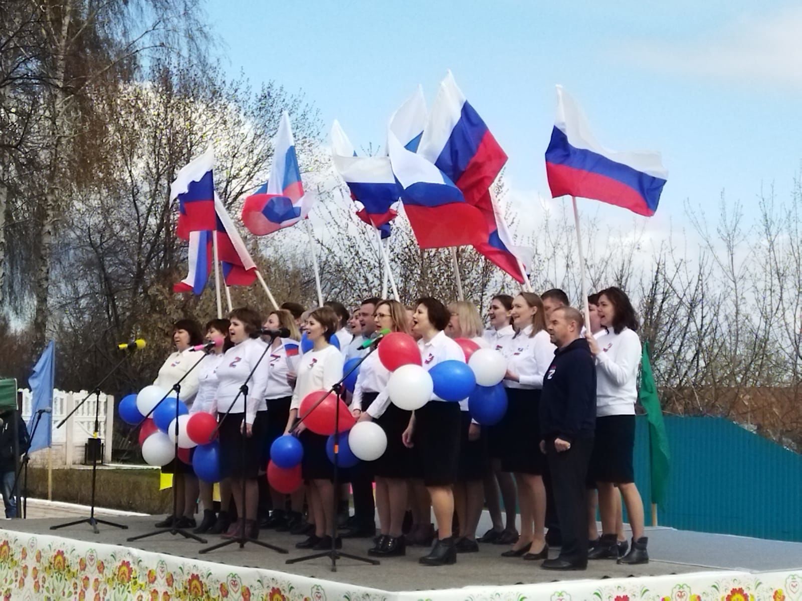 «За мир! За труд! За май!»: Верхний Услон встретил Первомай