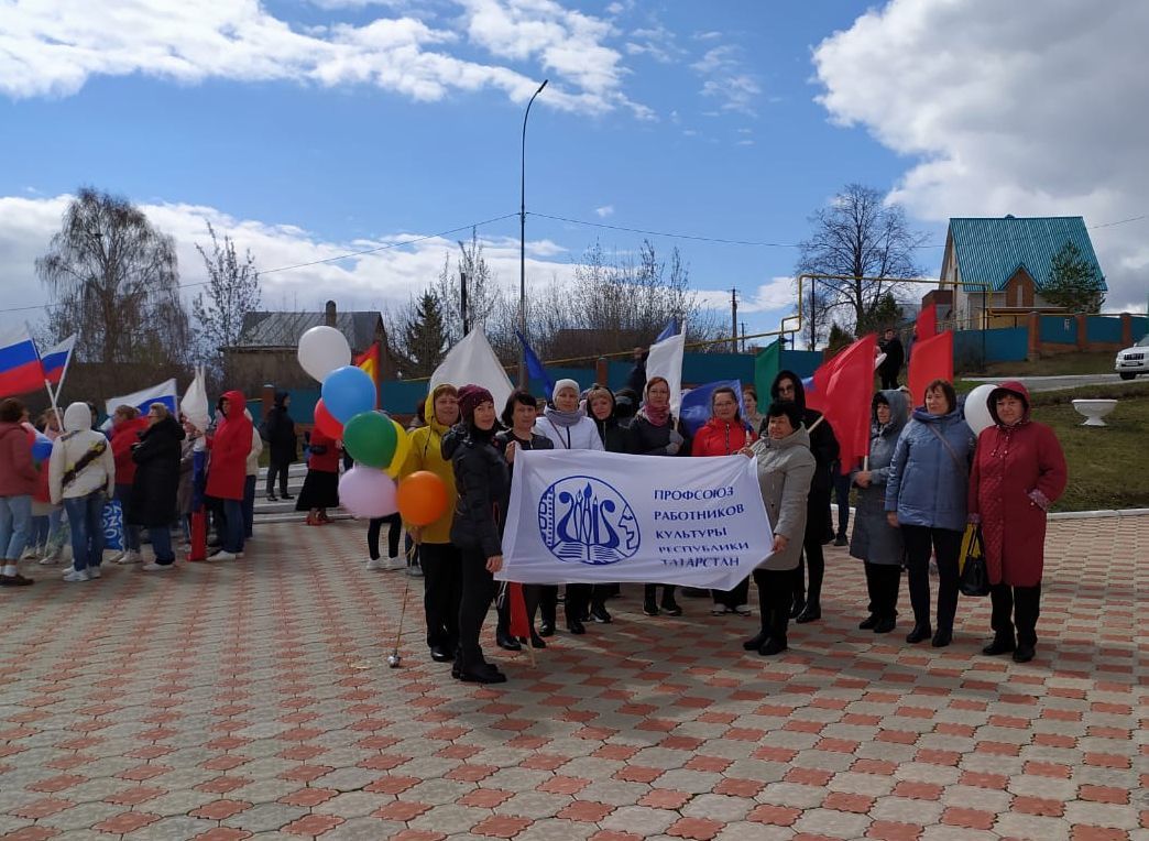 «За мир! За труд! За май!»: Верхний Услон встретил Первомай