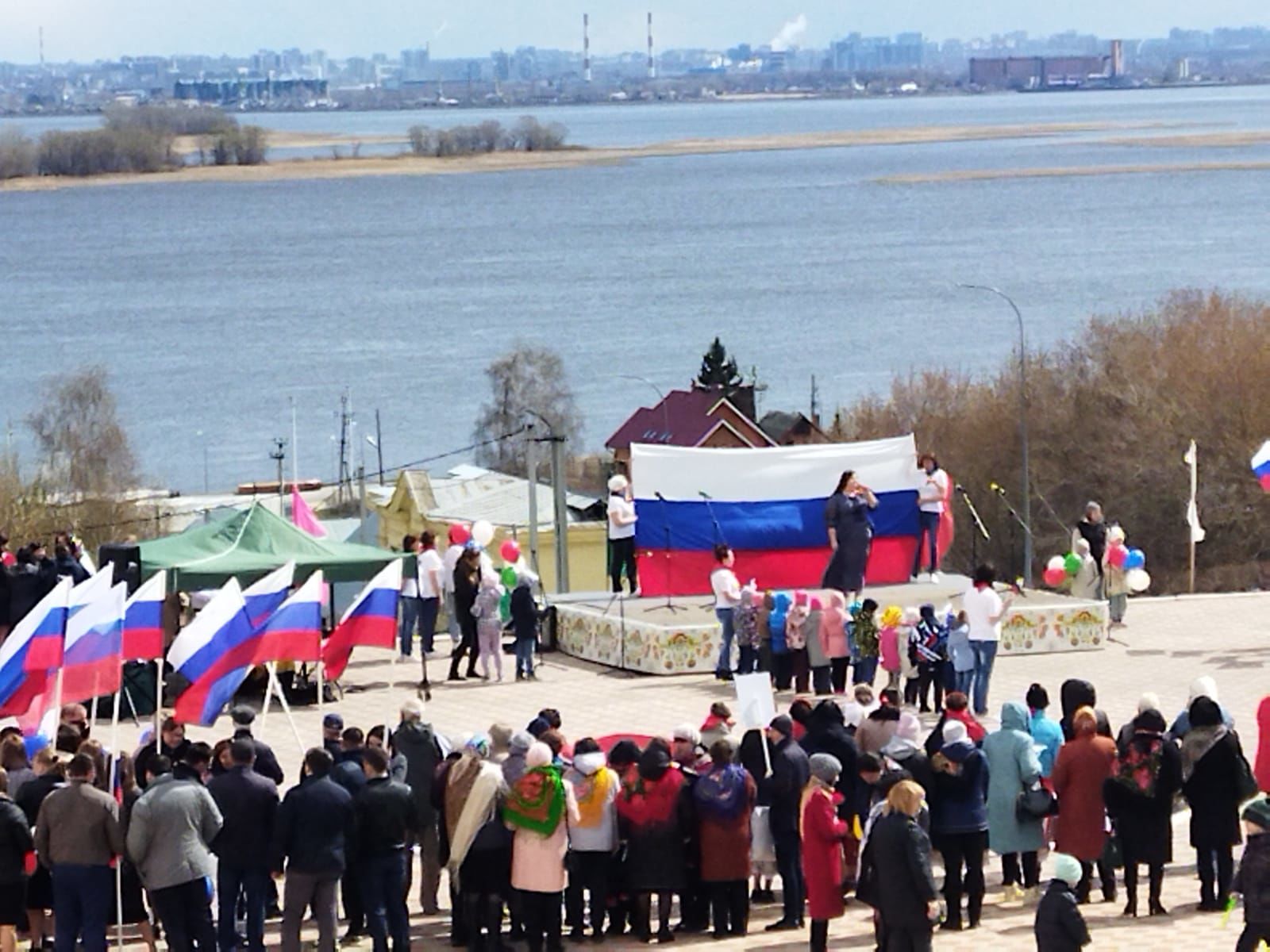 «За мир! За труд! За май!»: Верхний Услон встретил Первомай