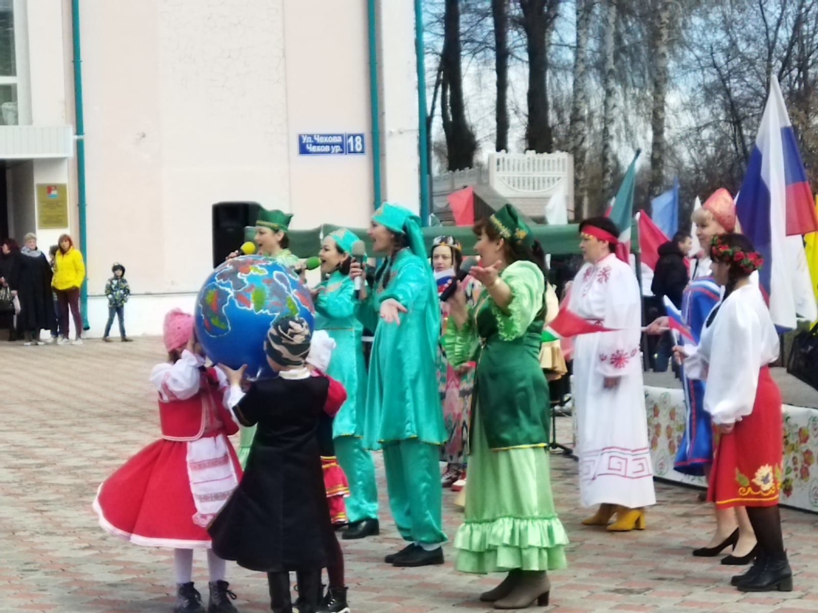 «За мир! За труд! За май!»: Верхний Услон встретил Первомай