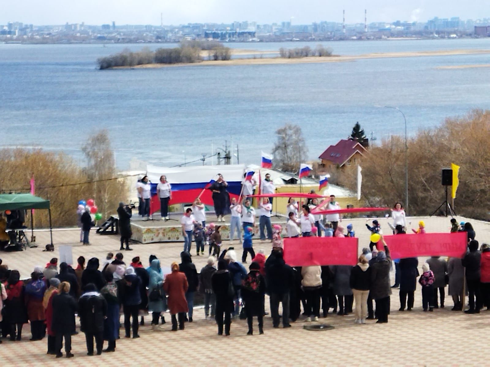 «За мир! За труд! За май!»: Верхний Услон встретил Первомай