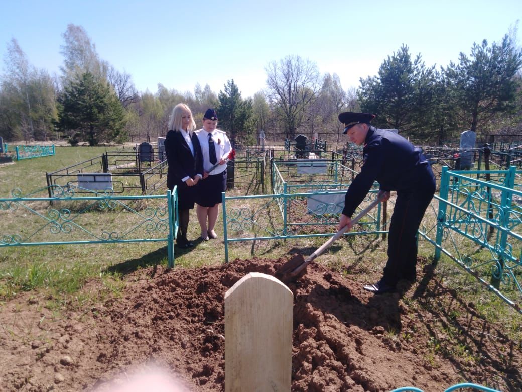 Дело чести для верхнеуслонских офицеров – навещать могилы своих коллег