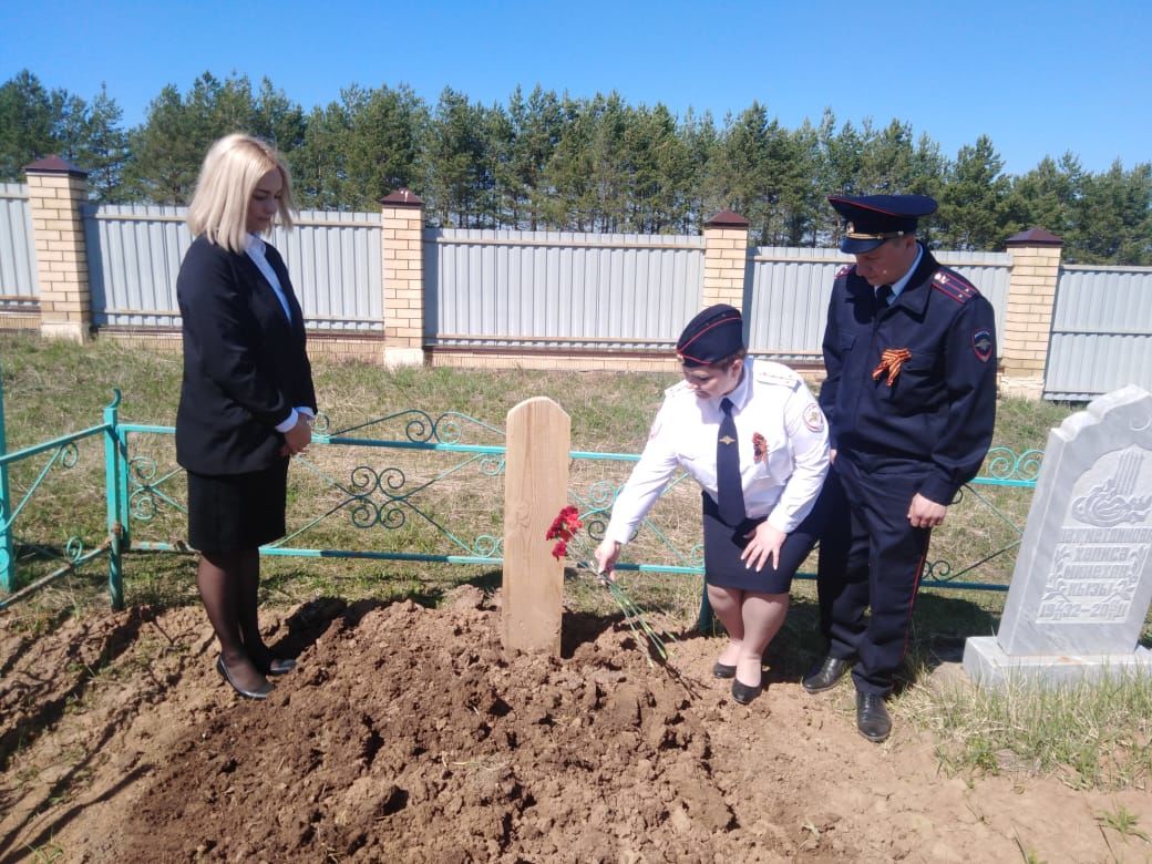 Дело чести для верхнеуслонских офицеров – навещать могилы своих коллег