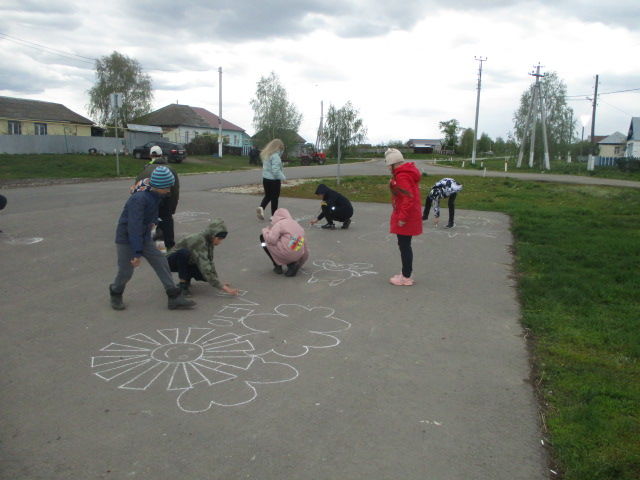 Пусть всегда будет солнце: кильдеевские подростки приняли участие в конкурсе рисунков