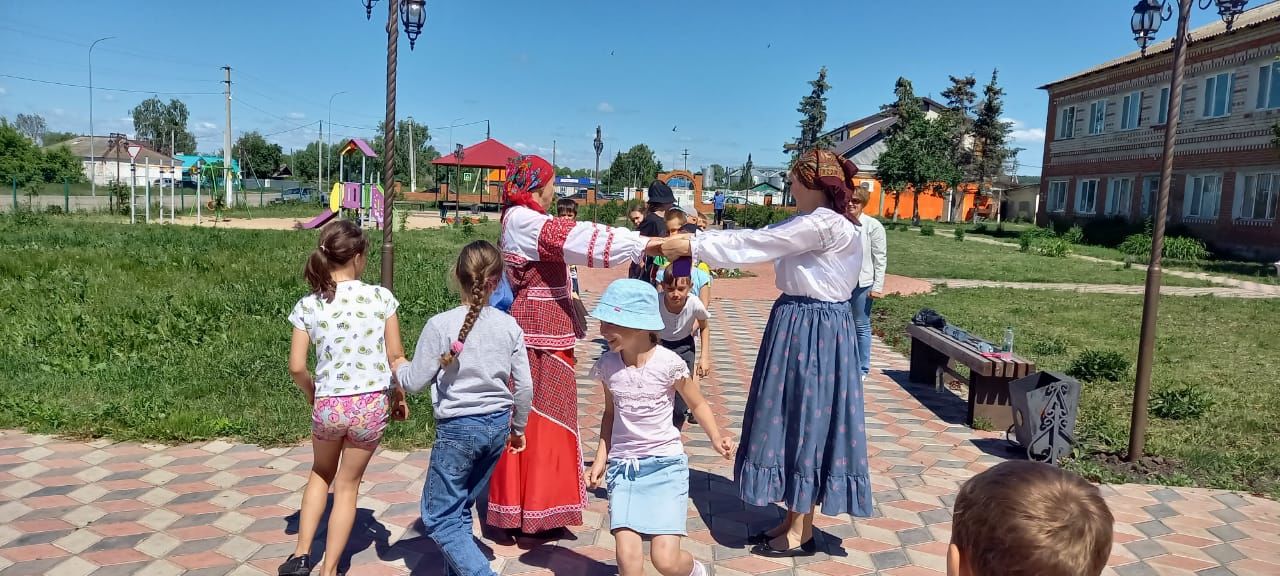 Кураловские ребятишки вспоминали русские народные забавы