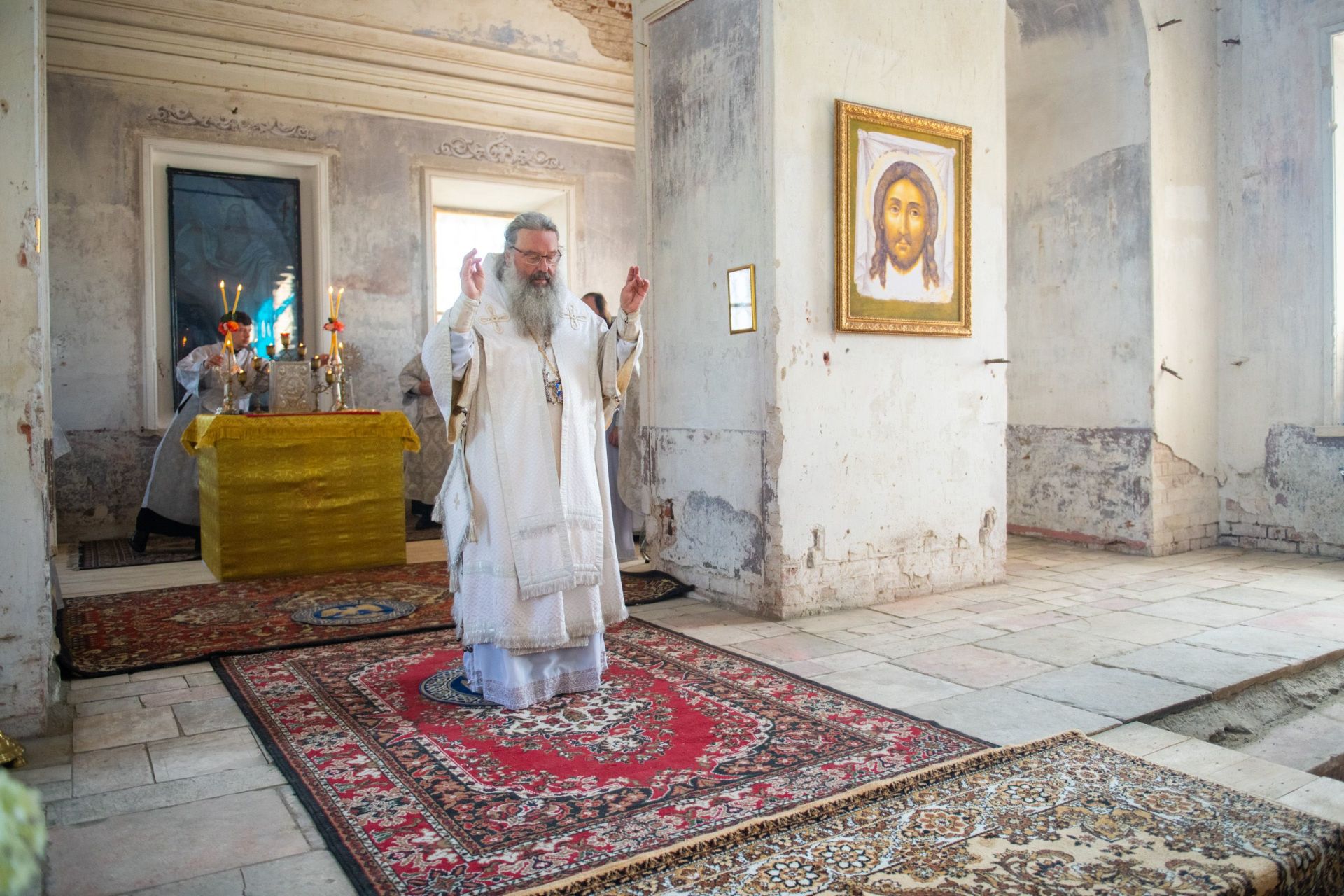 Митрополит Кирилл совершил Божественную литургию в старинном храме Тихого Плеса