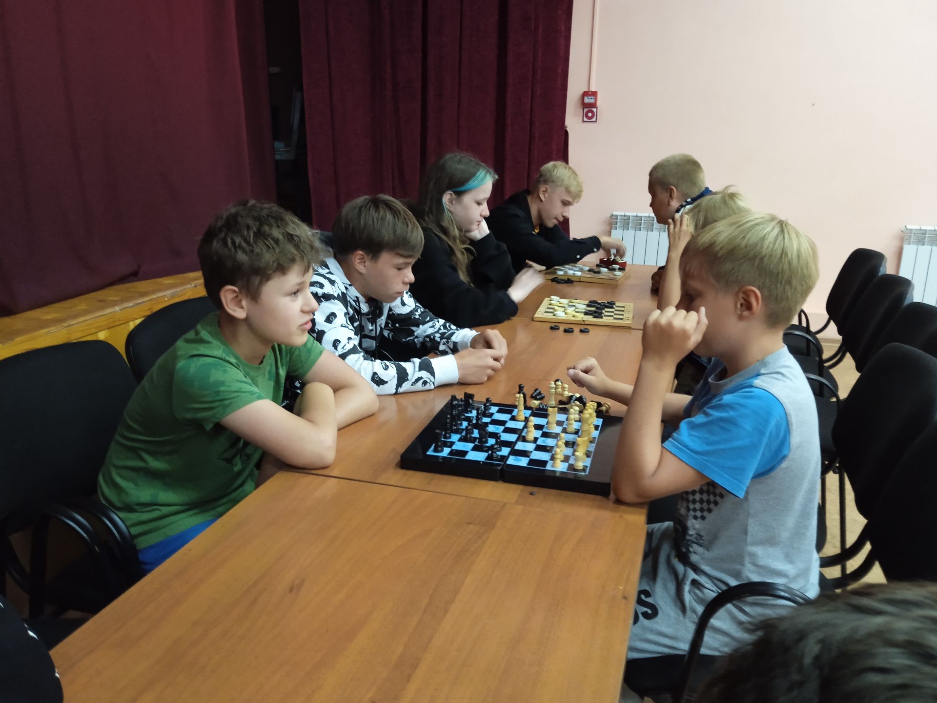 В Кильдееве подростки приняли участие в шашечном турнире