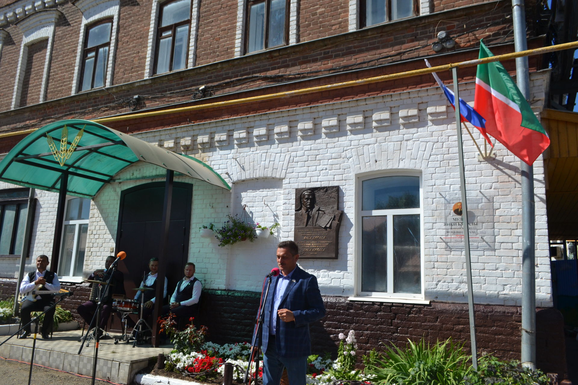 В Печищах торжественно открыли мемориальную доску народному поэту Белоруссии Янке Купале