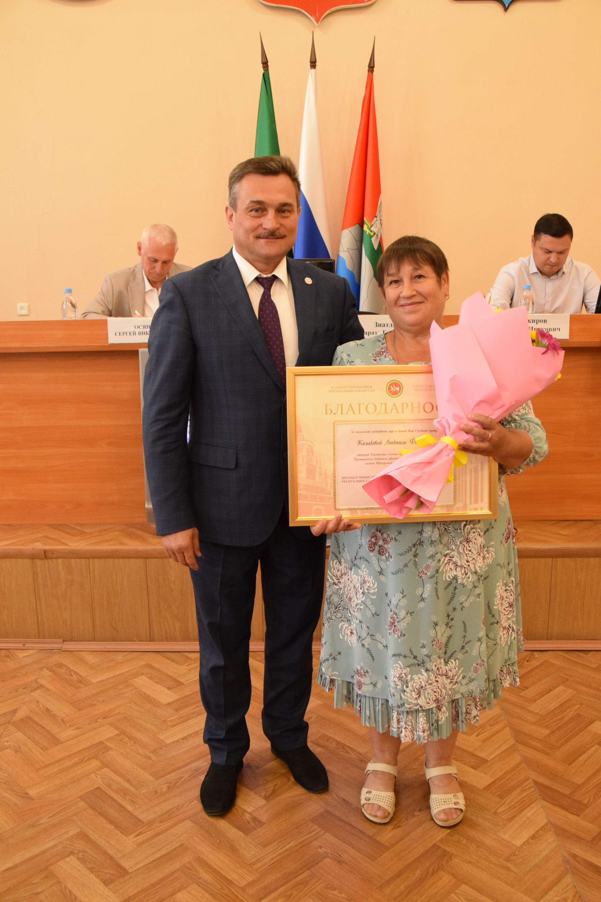 Марат Зиатдинов вручил жительницам Верхнеуслонского района заслуженные государственные награды