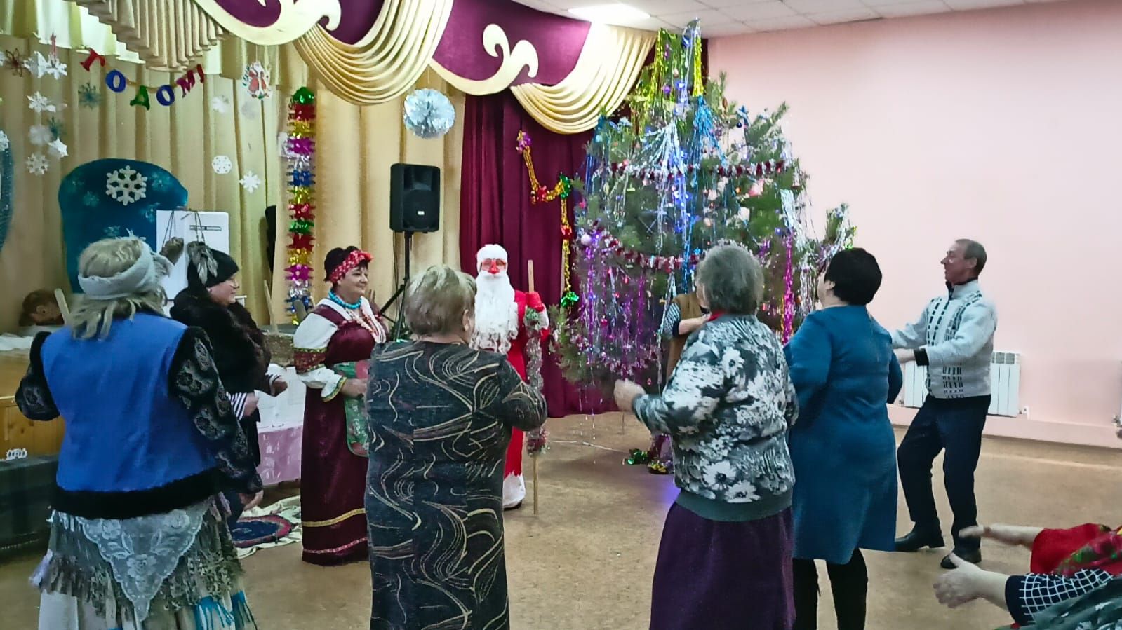 В Кильдееве пенсионеры искали новогодние сокровища