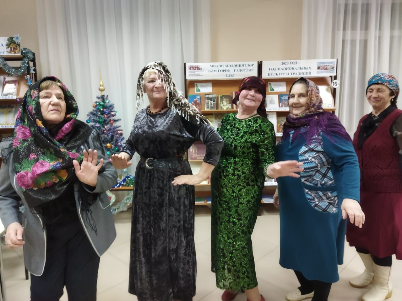 В Центральной районной библиотеке прошел праздник русского платка