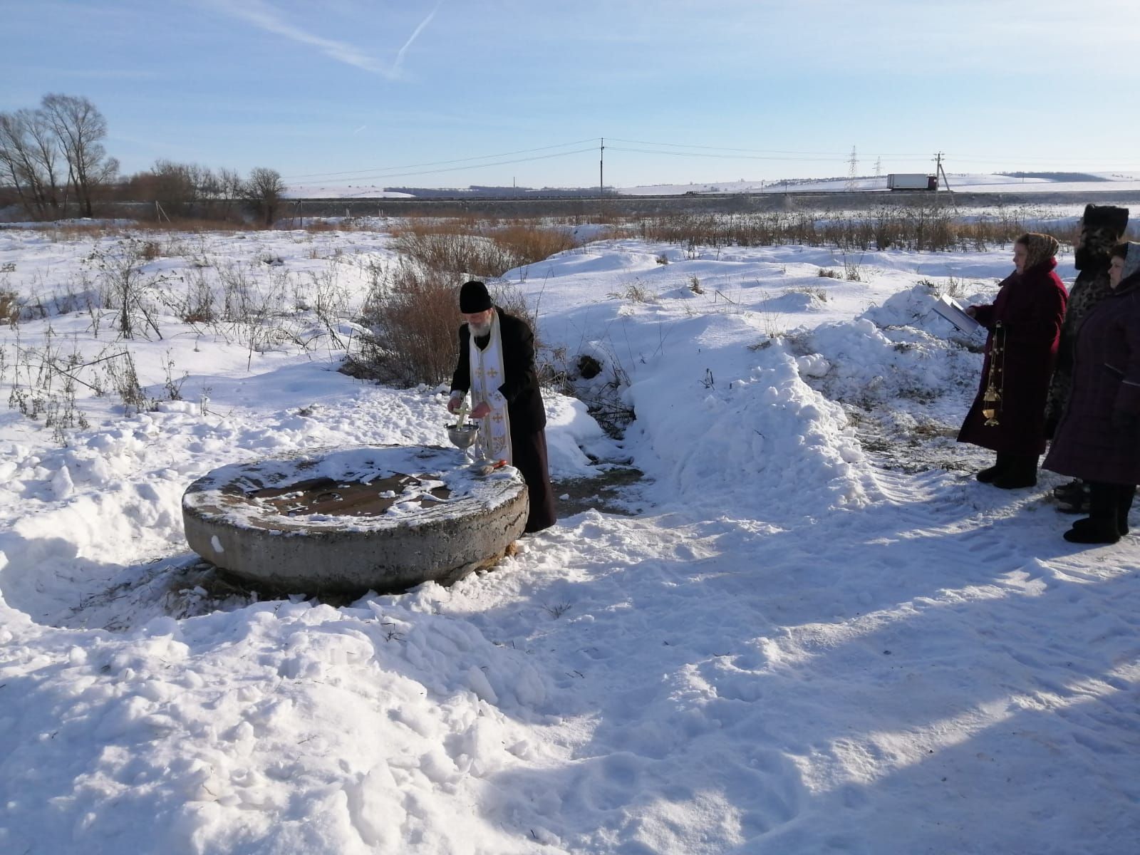 На родниках Кильдеева и Уланова провели чин освящения воды