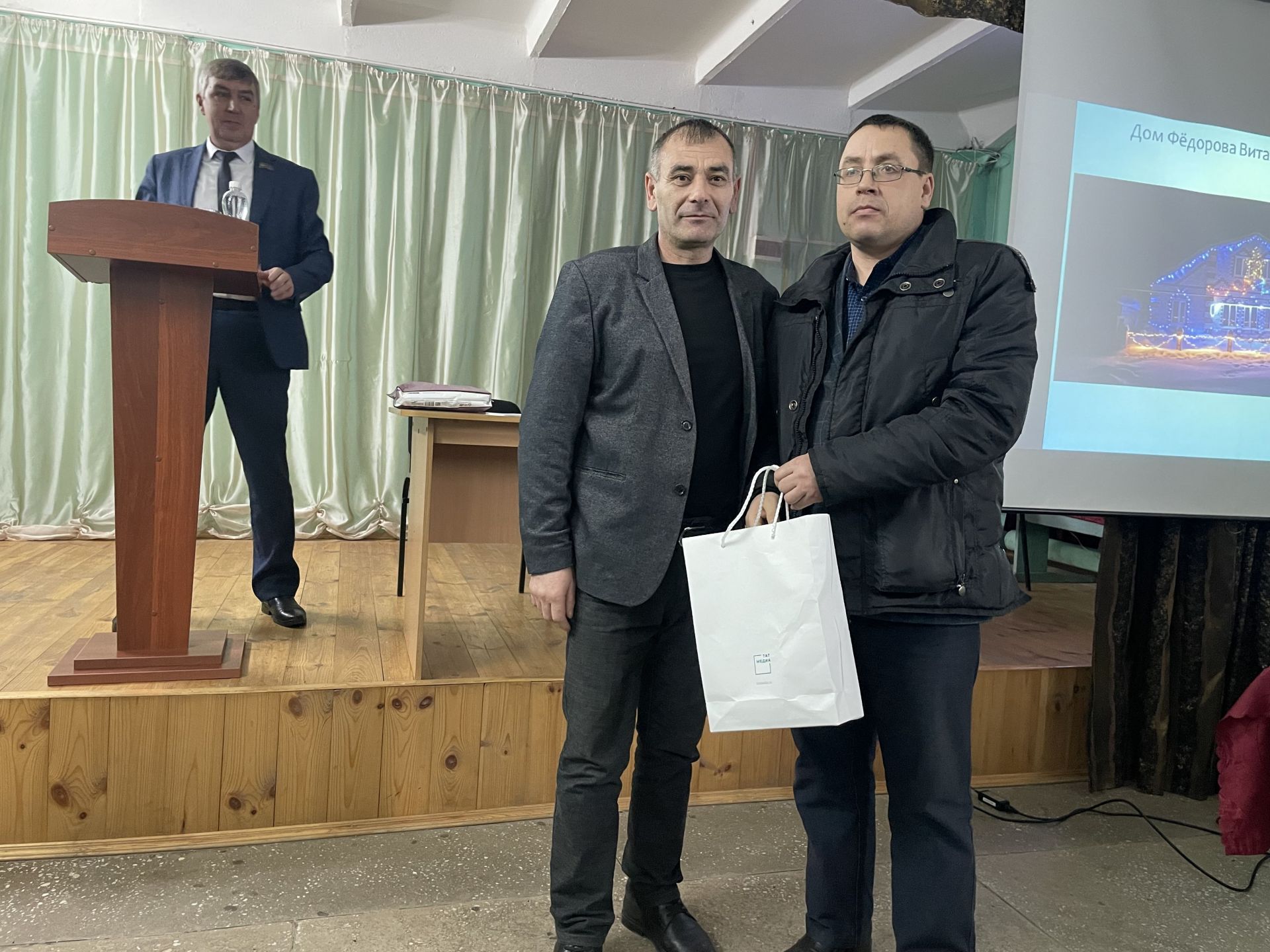 Победителя районного этапа конкурса «А у нас во дворе» наградили на сходе граждан