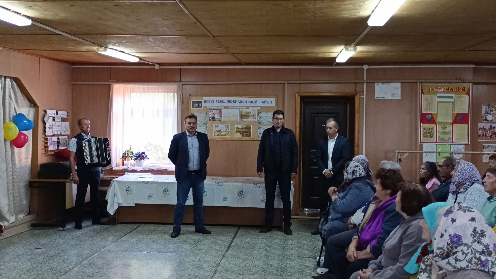 Марат Зиатдинов пожелал пожилым ямбулатовцам удачи и вдохновения