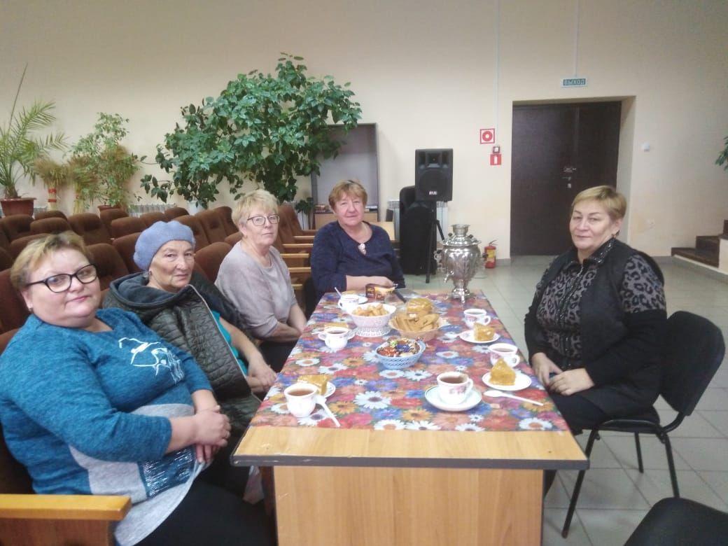 Макуловцев пригласили на чай из самовара