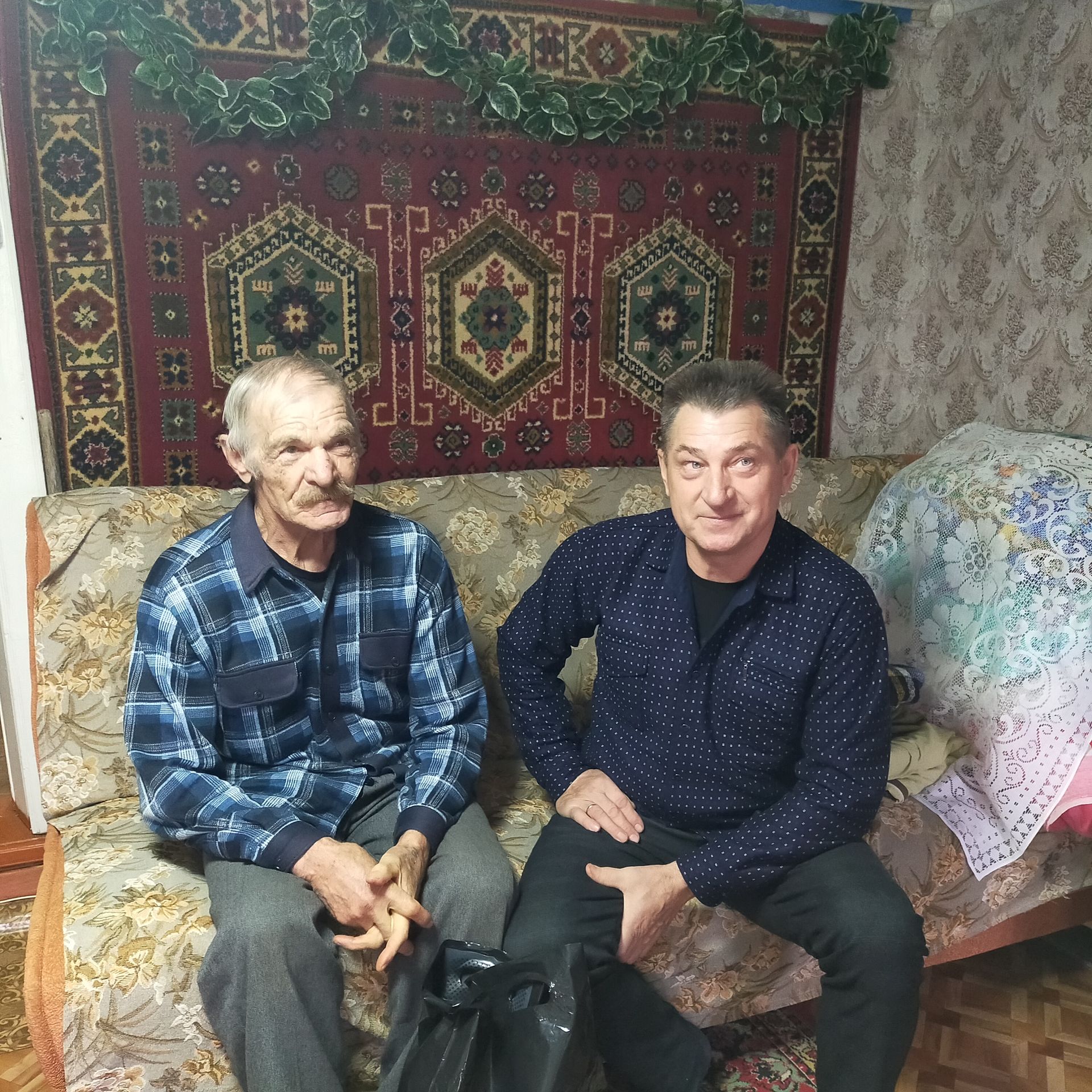 Ветеранам сельского хозяйства из Соболевского поселения вручили подарки