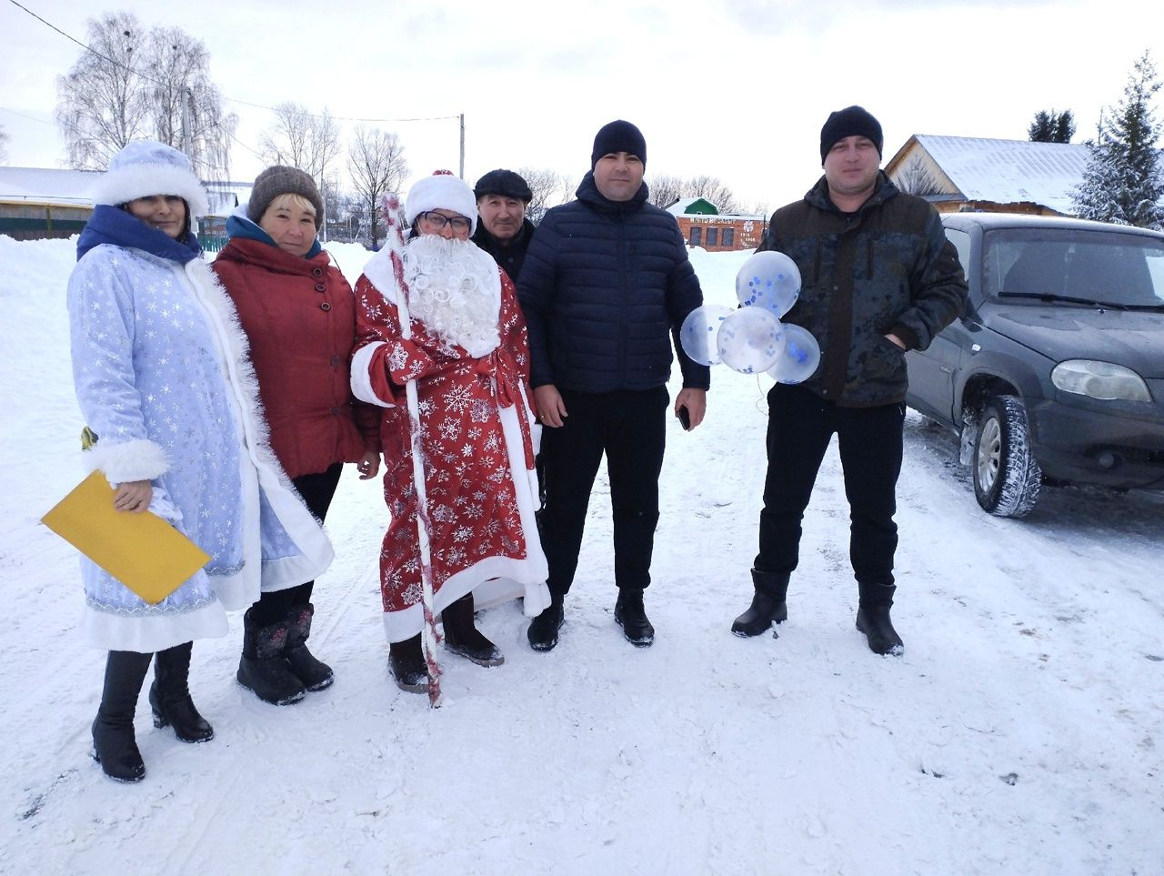 Дед Мороз и Снегурочка навестили пожилых граждан Ямбулатова